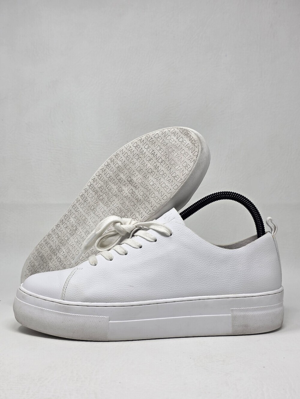 Deltan Shoes Womens Size 9 White Leather Lace-Up Sneakers Pre-owned